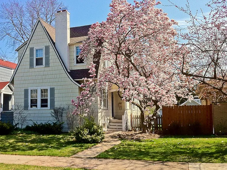 122 Central Park Ave — Photo 1