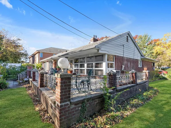 214-40 24th Ave, Bayside, NY 11360