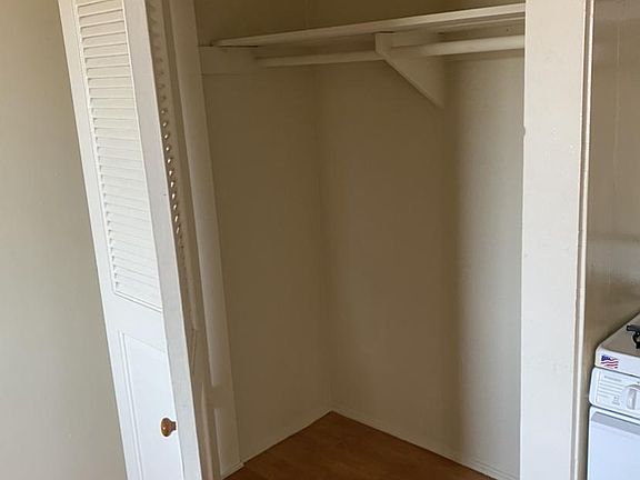 2nd image of 10848 Oxnard St APT 6