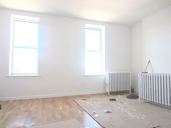 4th image of 3605 Vernon Blvd APT 3L