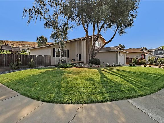 3rd image of 152 Teralba Ct