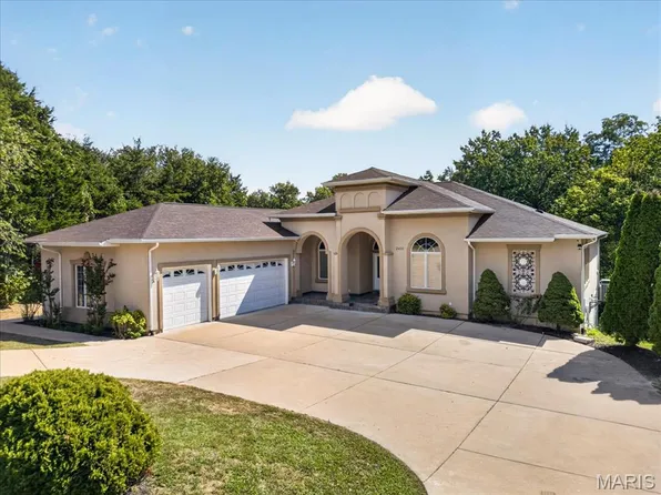 2400 Wimbledon Estates Dr, Festus, MO 63028