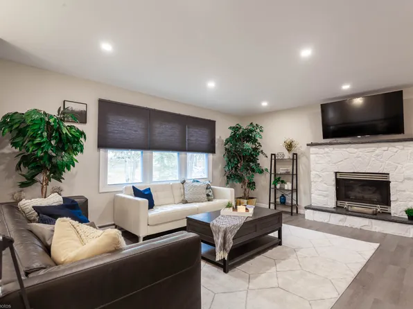 3003 Briarwood Dr, Tobyhanna, PA 18466