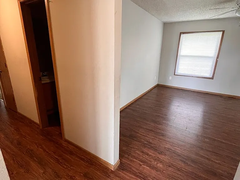 3107 N Kentwood Ave — Photo 3