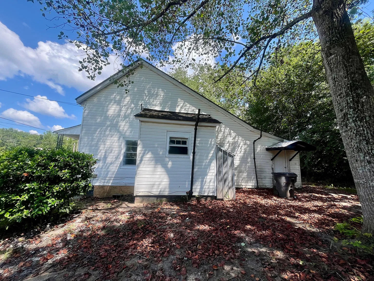606 Ww Carr Avenue - B — Photo 3