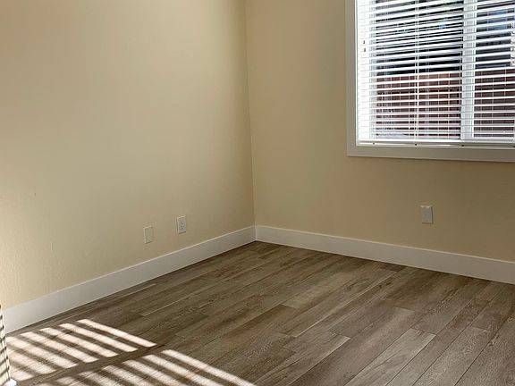 5th image of 47 Hemlock Ave #B