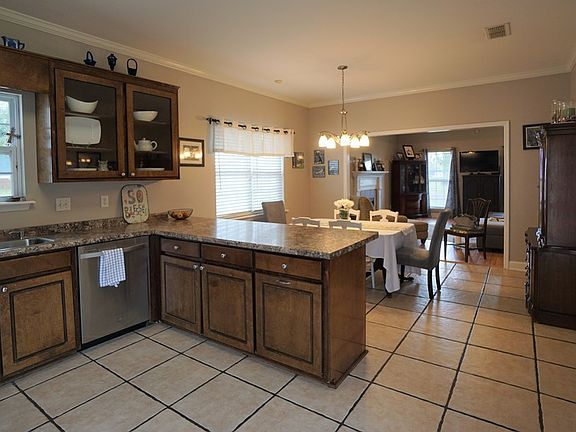 5th image of 184 Ambleside Dr