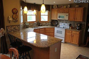 4th image of 240 Meadowcreek Dr