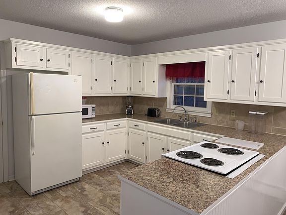 4th image of 141 Waddell Ave