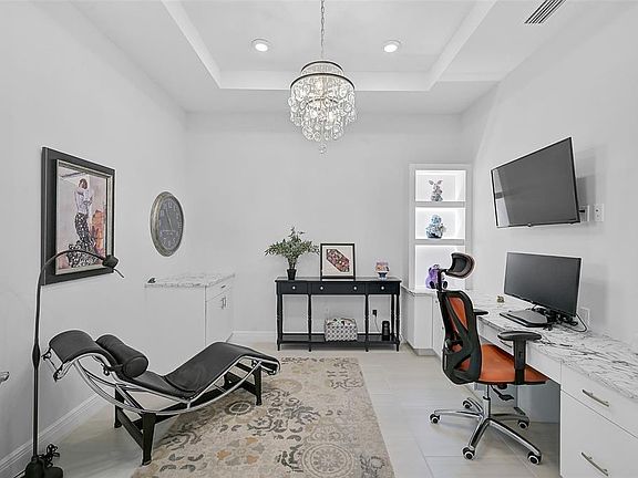 5th image of 4940 Surfside Cir