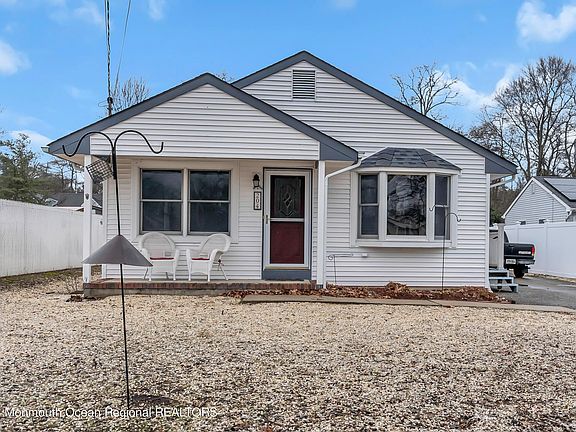 2nd image of 204 Arkansas Avenue