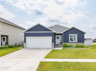 1007 58th Ave S, Grand Forks, ND 58201