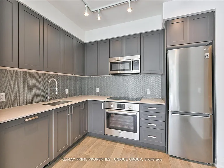 293 The Kingsway #322 — Photo 11