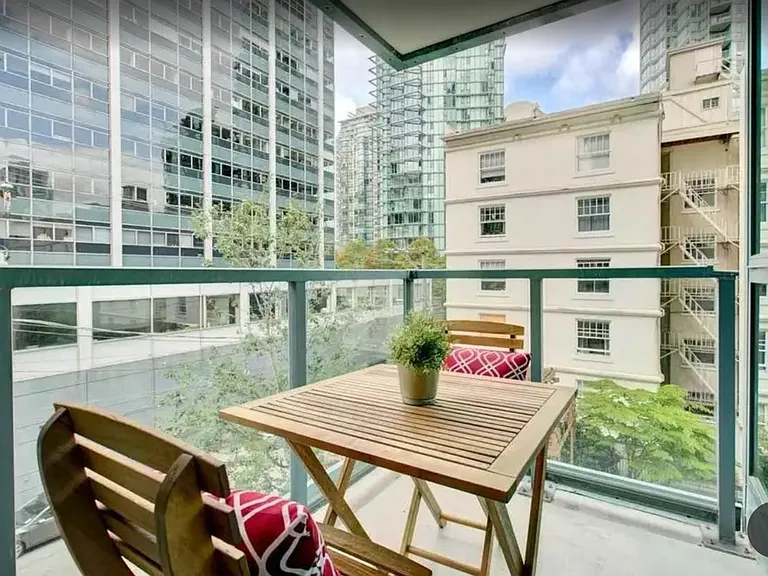 1200 Georgia St W #3 — Photo 11