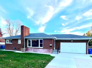 8160 Racine Rd, Warren, MI 48093