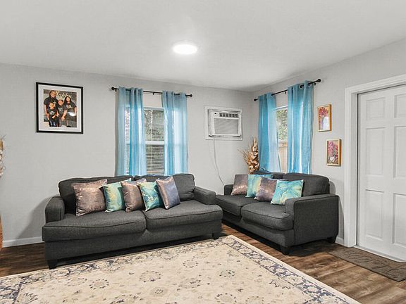 2nd image of 5317 SE Isabelita Avenue