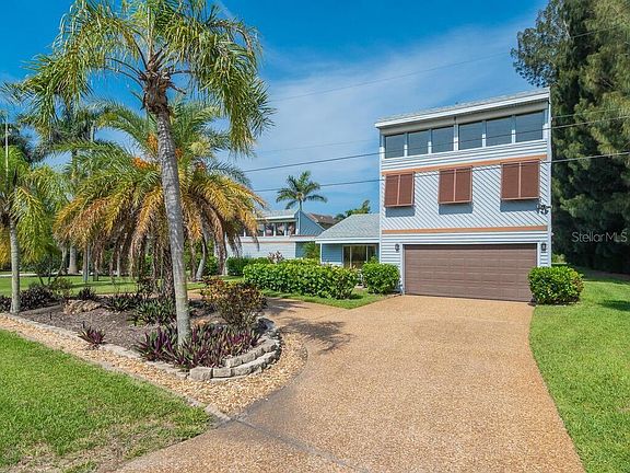 5th image of 1112 Sunset Dr