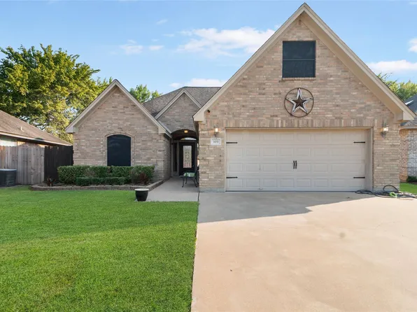 103 Silver Bay Ln, Lake Jackson, TX 77566