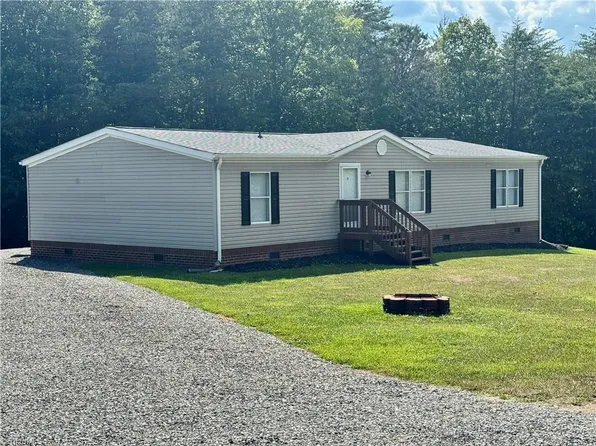 195 Mountain Crest Ln, Claudville, VA 24076