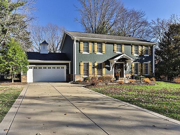 3rd image of 919 Camargo Dr