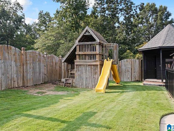 5th image of 3761 Carisbrooke Dr