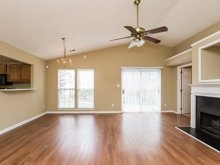 1839 Colin Creek Ln — Photo 3