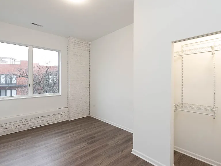 2550 Wabash — Photo 18