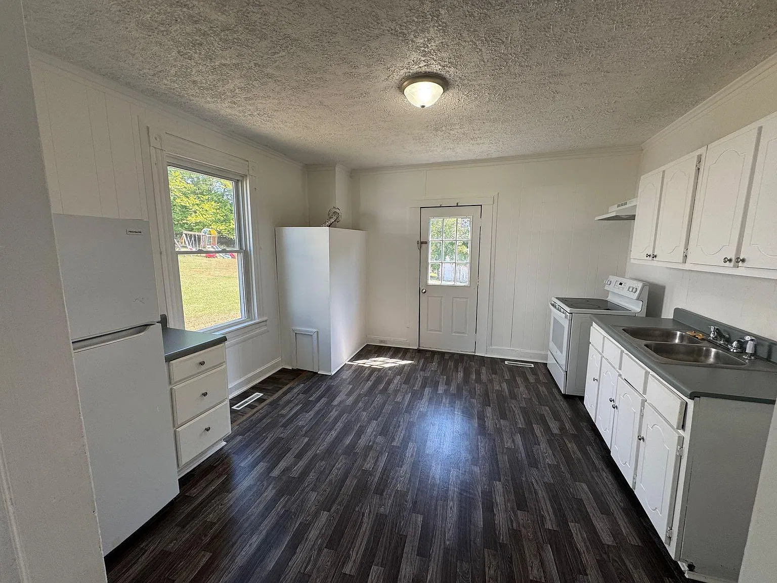 2 bed, 1.0 bath, 882 sqft, $875 — Photo 4