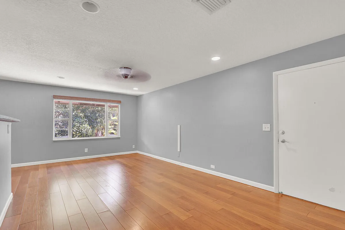 Building Photo - 312 Southwind Dr #207