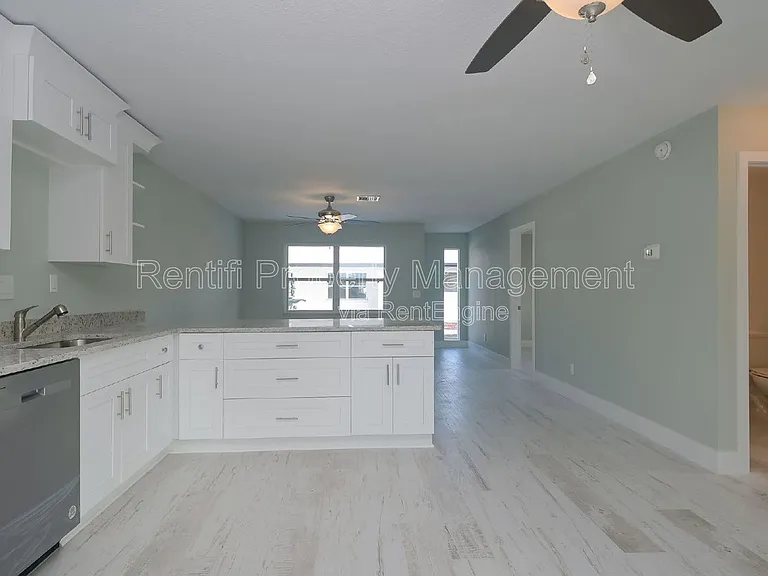 1322 Miramar St #2 — Photo 10