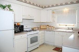 Large Roomy Kitchen