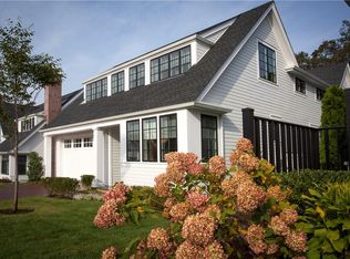 8 Jasmine Ln, Port Chester, NY 10573