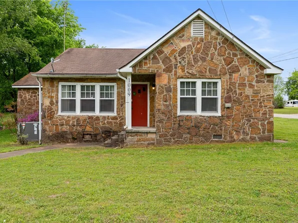 1009 W Gibson St, Ozark, AR 72949