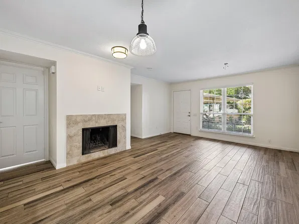 1880 White Oak Dr APT 151, Houston, TX 77009