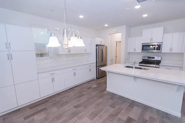 3 bed, 1652 sqft, $2,450 — Photo 2