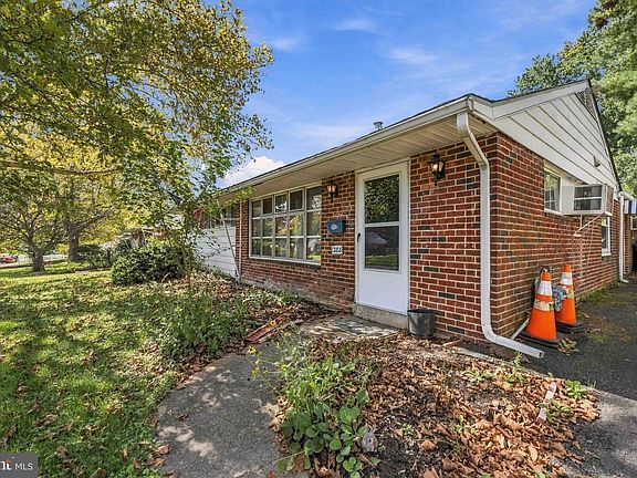 2nd image of 1288 Wunderland Rd