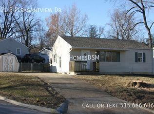 521 E Pleasant View Dr, Des Moines, IA 50315