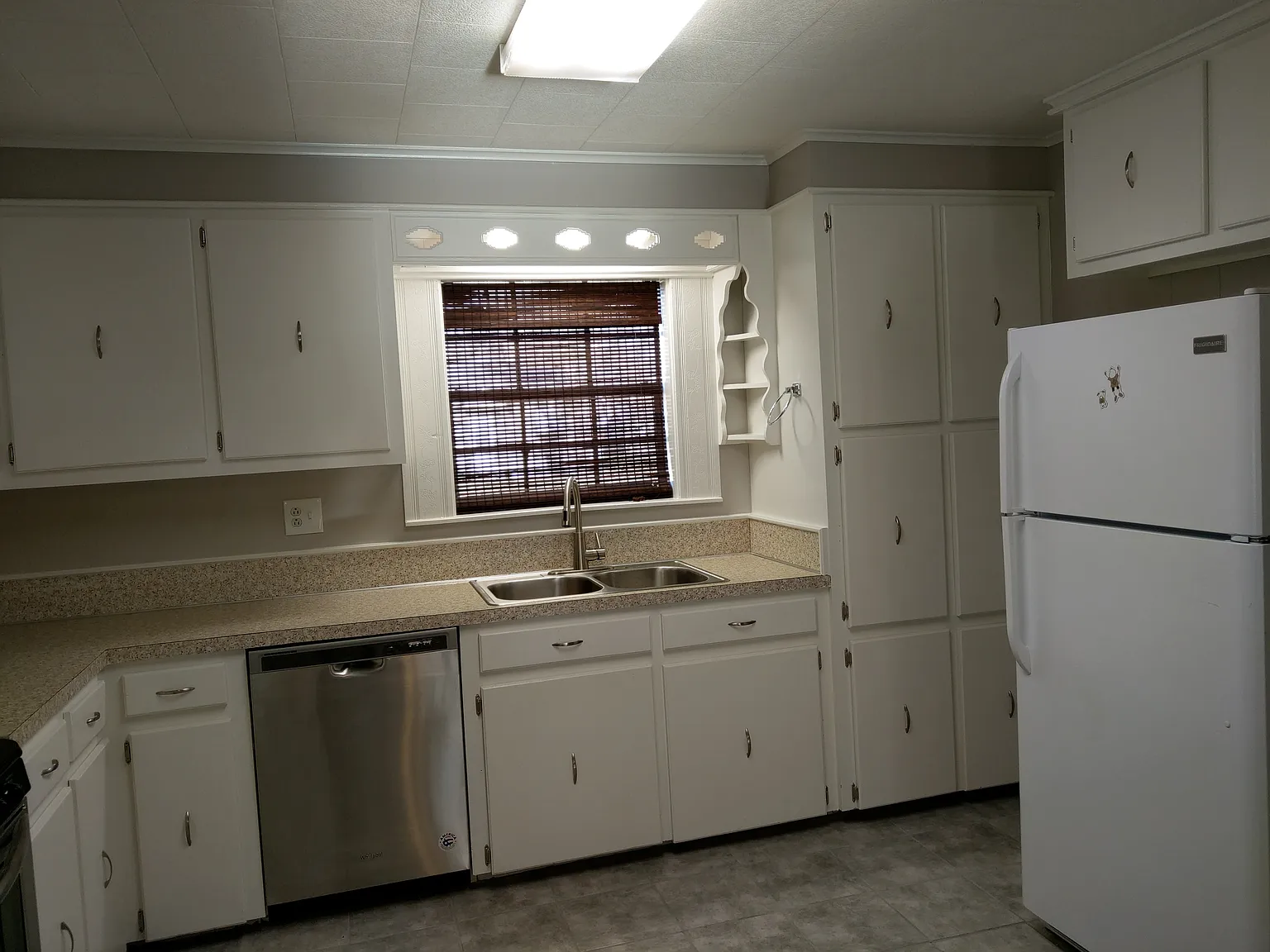 276 Allen St — Photo 3