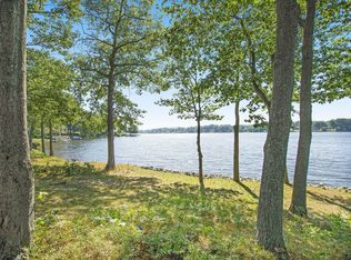 734 Lake Dr, Muskegon, MI 49445
