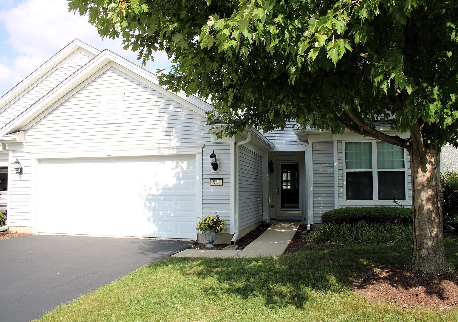 818 Treetop Ln, Shorewood, IL 60404 | MLS #12440437 | Zillow