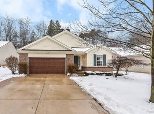 2578 Signature Cir, Pinckney, MI 48169