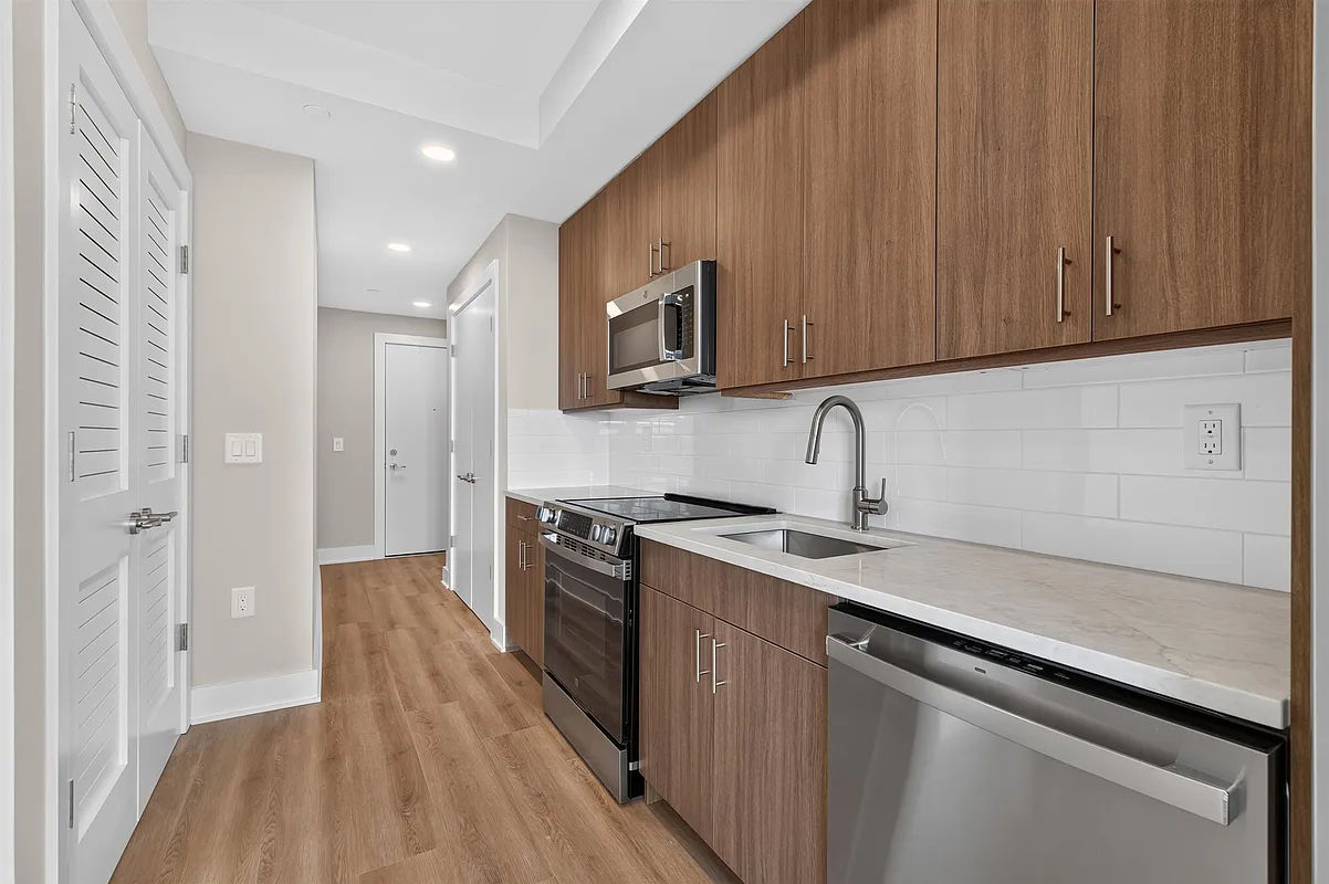 72 Vroom Street 304