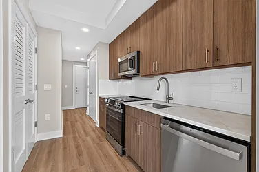72 Vroom Street, #304