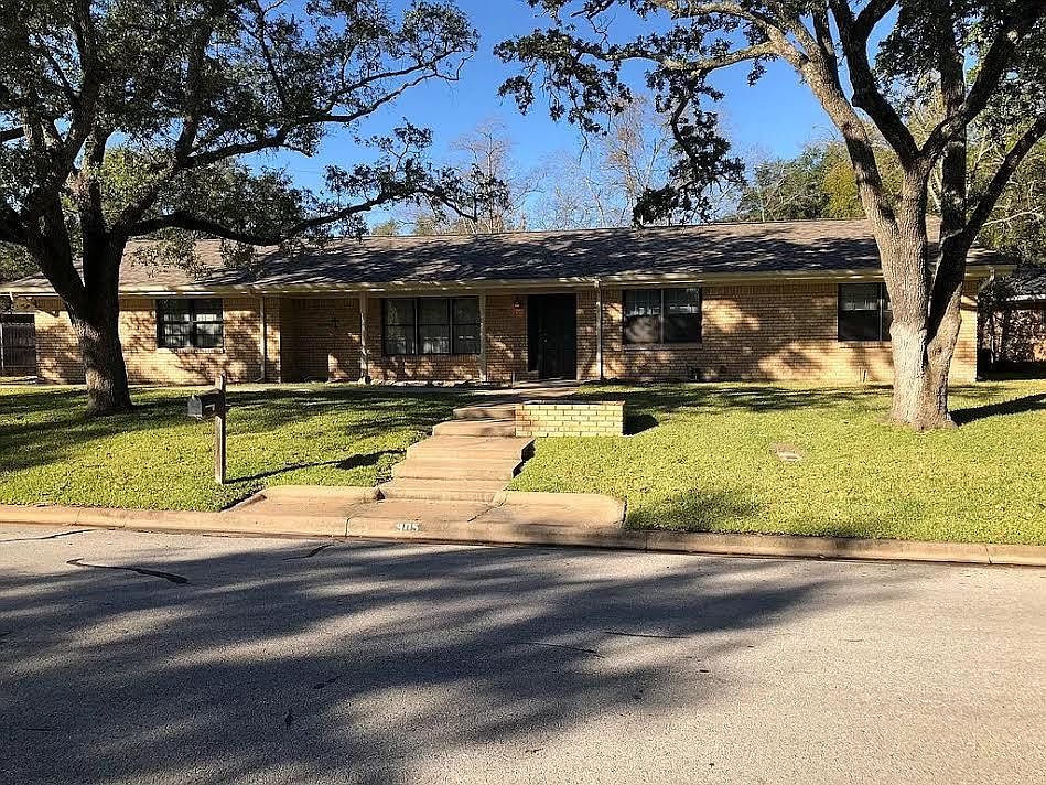 1st image of 905 Pershing Dr