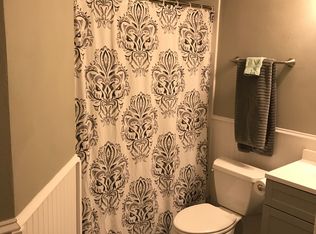 147 W Tydeman Ave, Roxana, IL 62084