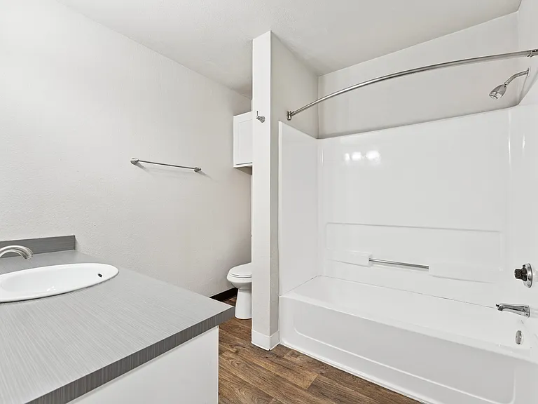 Bath | 1-Bedroom | Clermont