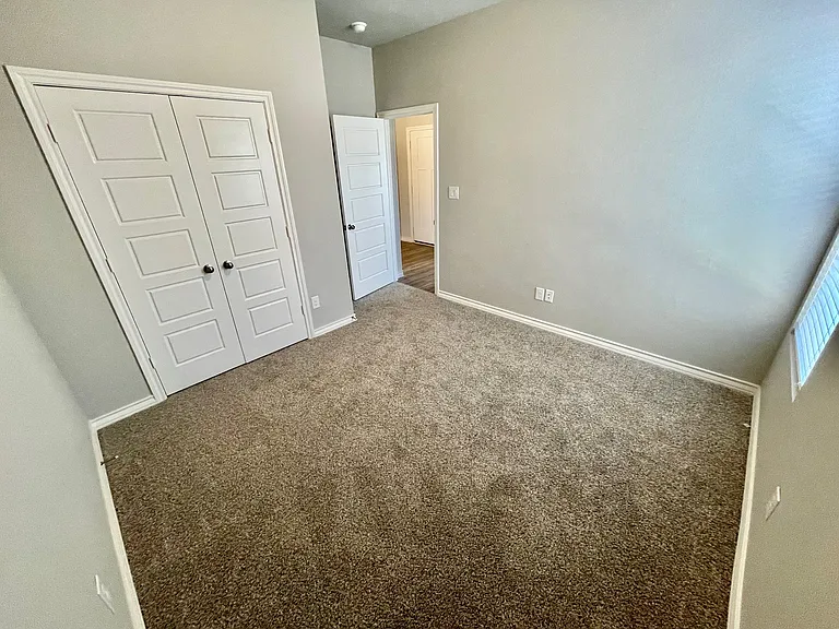 Middle bedroom