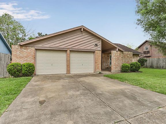 3rd image of 10527 Sagebluff Dr