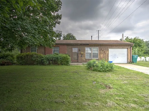 3973 N Newcastle Dr, Decatur, IL 62526