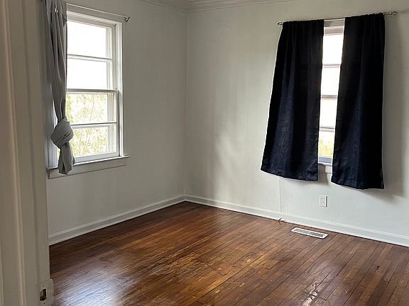 5th image of 134 Johnson St